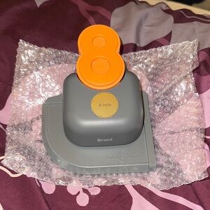 We r Memory-  Braid Paper Craft Punch. New. Never used